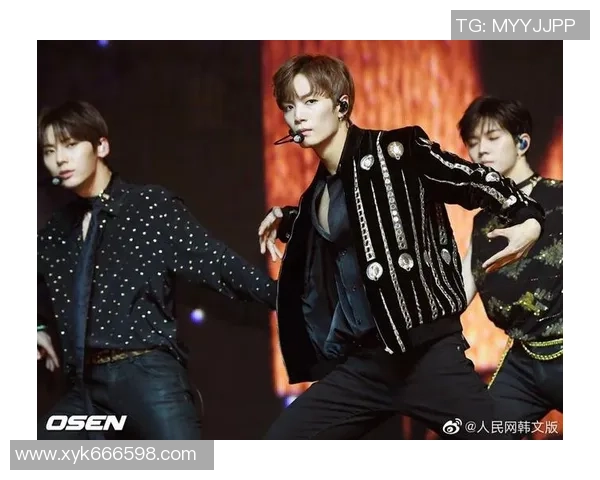 足球明星闪耀舞台娱乐颁奖盛典精彩瞬间回顾与感动分享