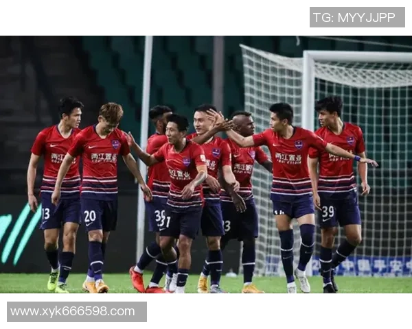重庆足球队在钻石联赛中的逆袭之路与荣耀时刻全景回顾