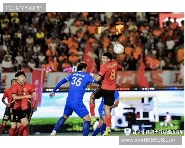 南海足球明星队成员齐聚一堂展现激情与团结的精彩瞬间